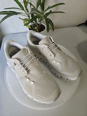 On Running Cloud Beige woman’s Running Shoes